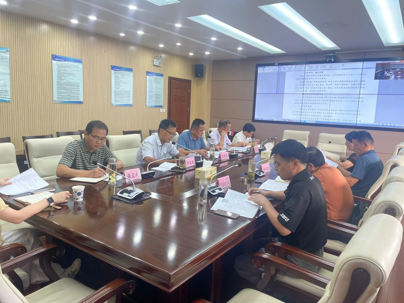 6 学校召开学生工作会议.png
