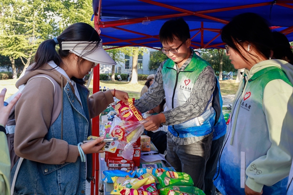 购买物品 3中景.jpg