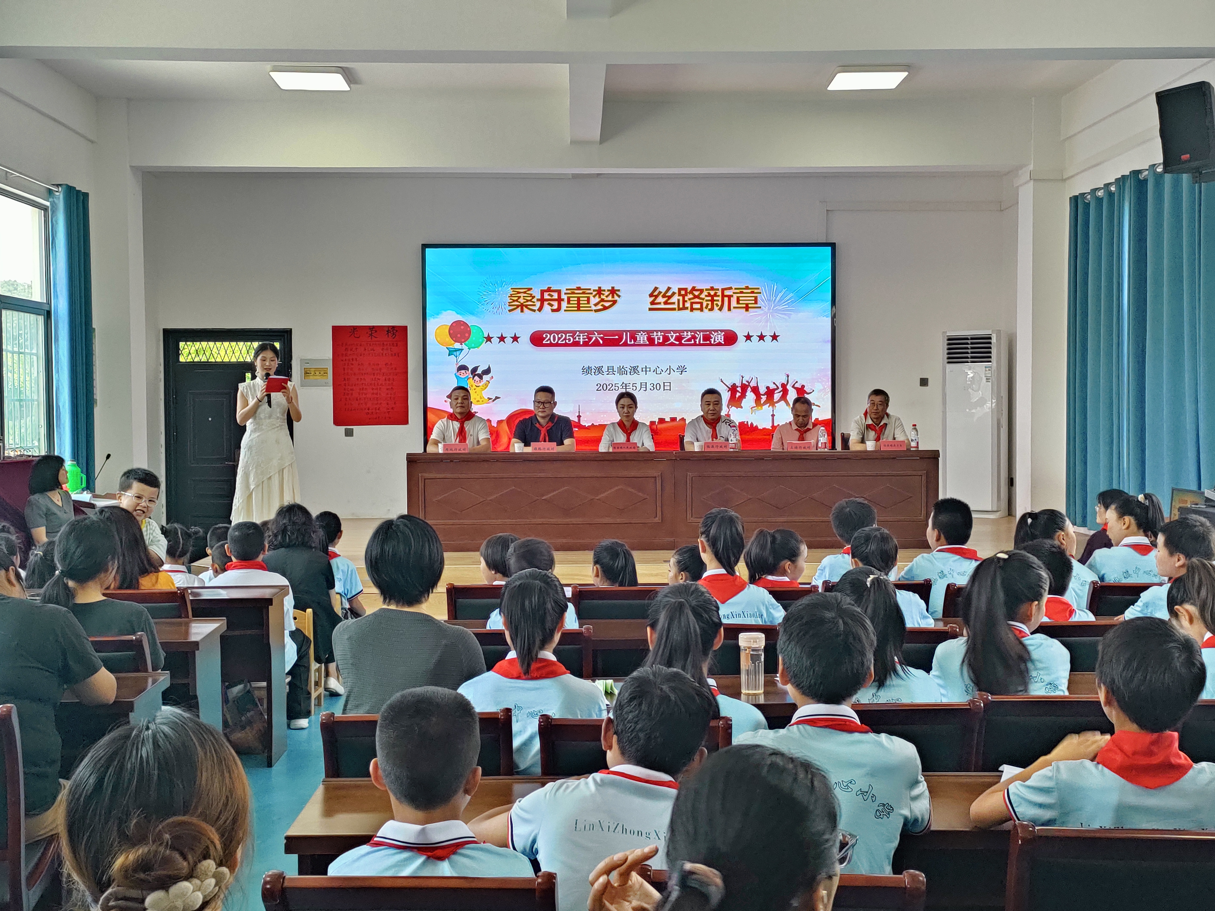 领导出席活动.jpg