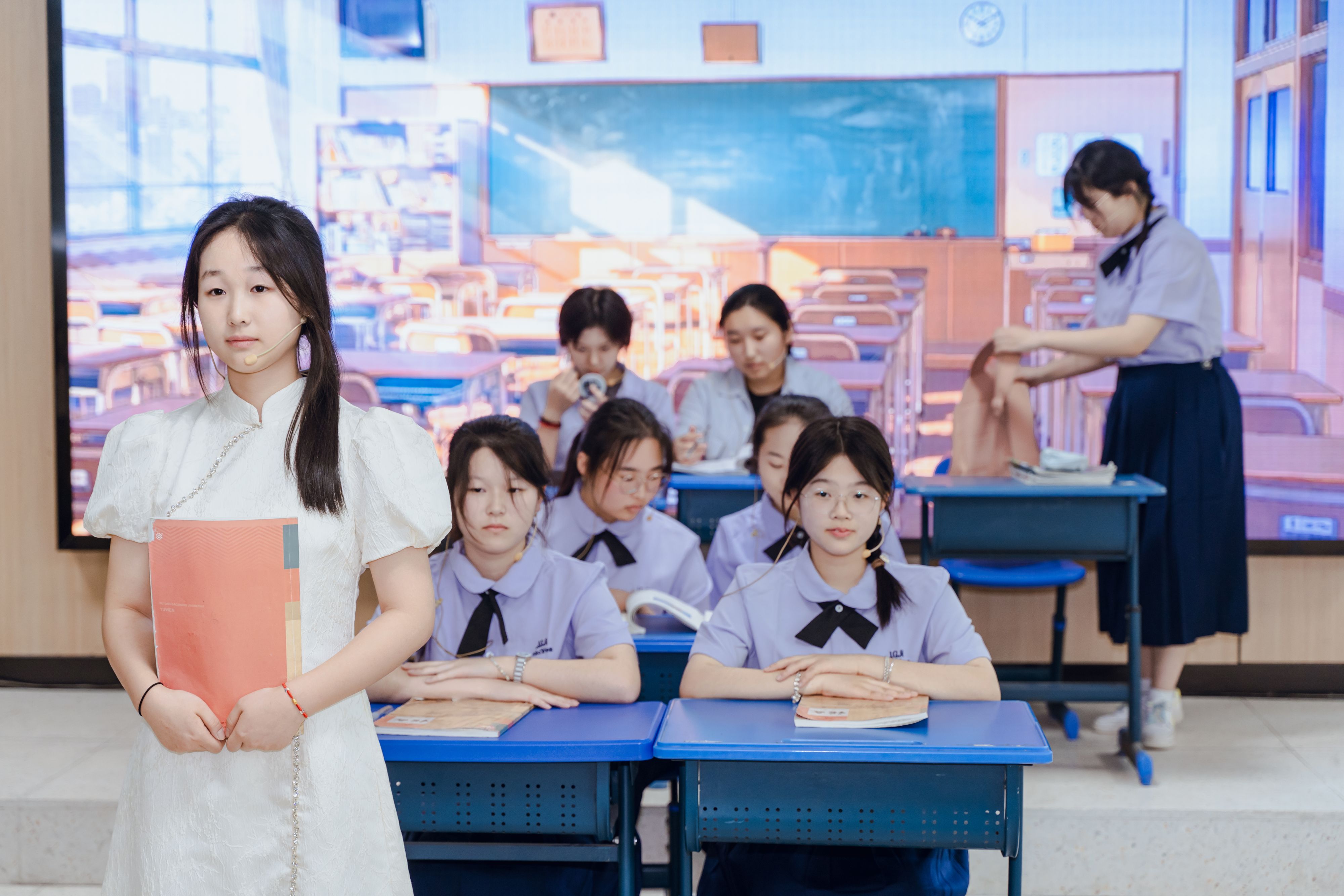 6.18-3《折痕与绽放》.jpg