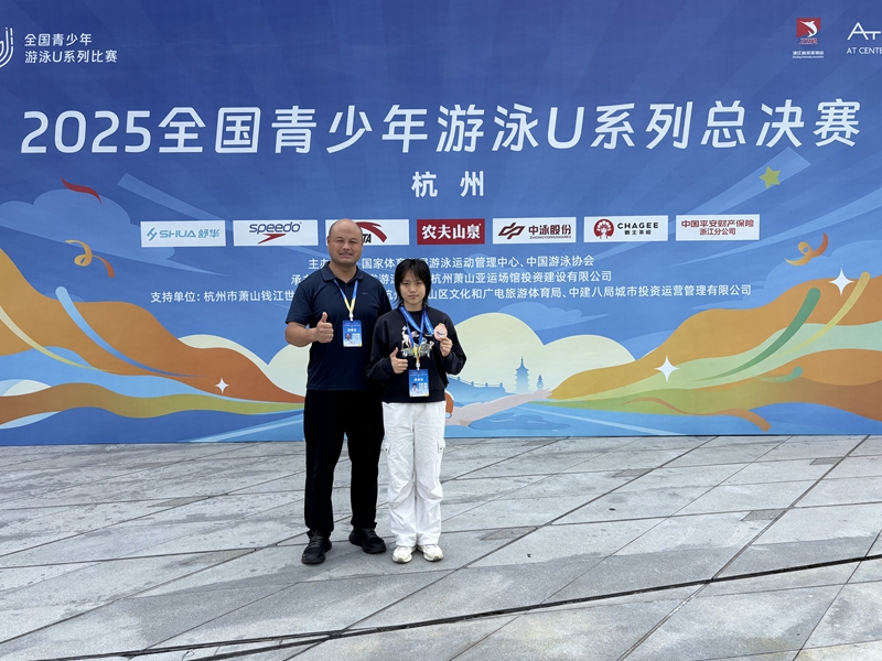 10.21-1-3项光华老师和王超越同学.jpg 10.21-1-3项光华老师和王超越同学.jpg